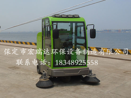 中粮集团天津有限公司HRD-2050全封闭驾驶式扫地车展示
