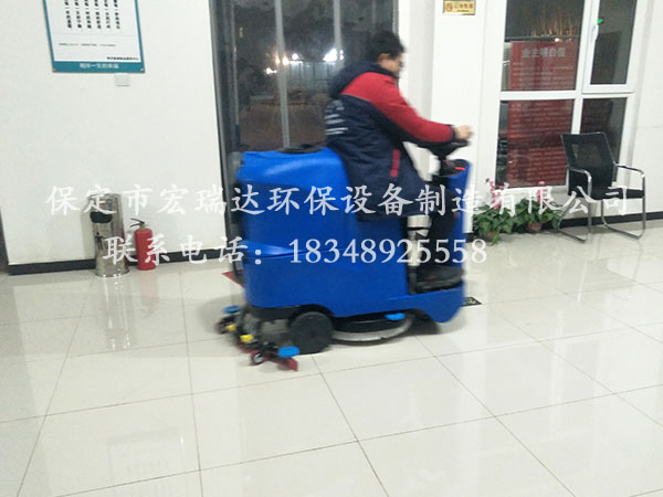 宏瑞达HRD-X2驾驶式洗地机—明月新城小区案例