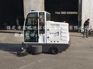 宏瑞达HRD—2100双风机全封闭扫地车—天津集装箱制造厂案例