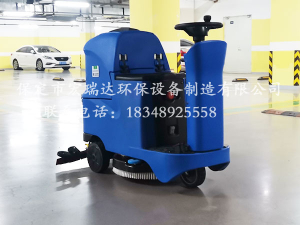 安徽合肥商场地下停车场使用保定宏瑞达电动洗地机进行清洁工作