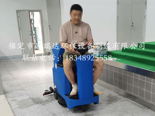 天津菜市场使用保定宏瑞达电动洗地机案例