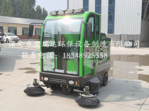 保定宏瑞达全封闭清扫车在河南驻马店搅拌站上岗