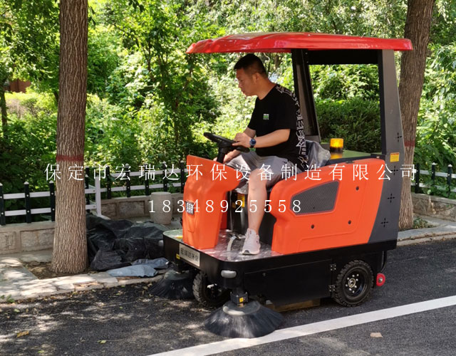 电动扫地车.jpg 电动扫地车.jpg